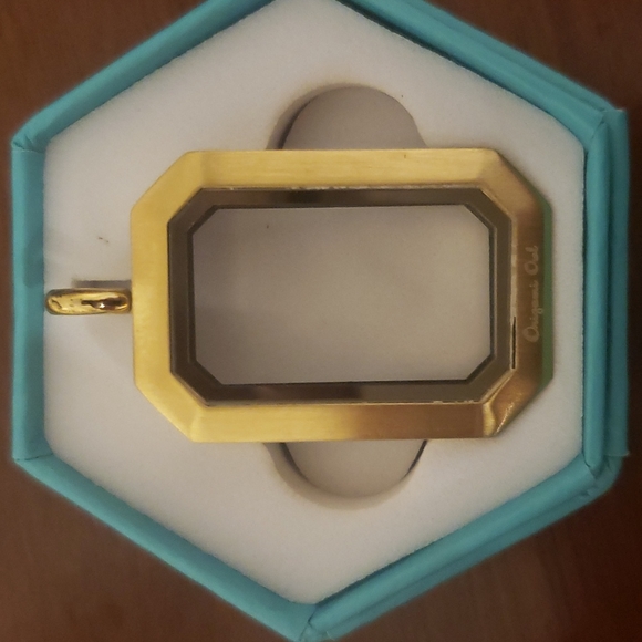 Origami Owl Gold Heritage Living Locket with Crystals - Picture 2 of 5